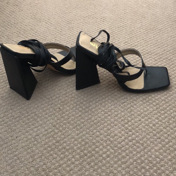 Heels - Picture 4 of 4